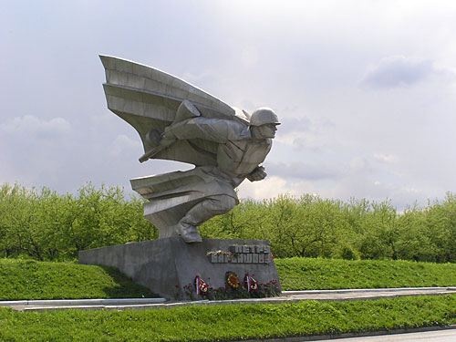 Северная Осетия, недалеко от селения Гизель, памятник Петру Барбашову, повторившему в ходе битвы за Кавказ подвиг Александра Матросова. Фото "Кавказского Узла"  