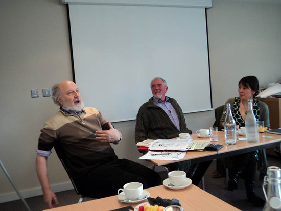 Белфаст. Роб Файрмайкл, медиатр международной программы по медиаобмену (слева)