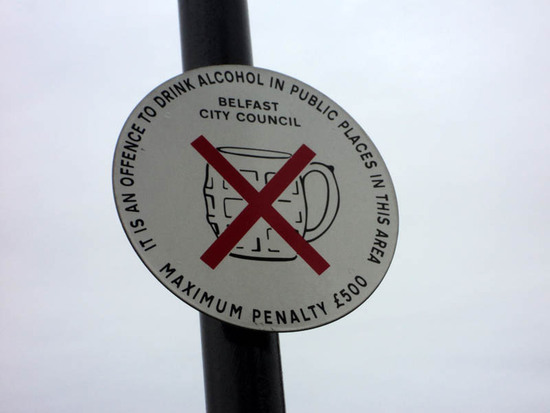  Почти по всему городу эти знаки. Обратите внимание на сумму штрафа.))