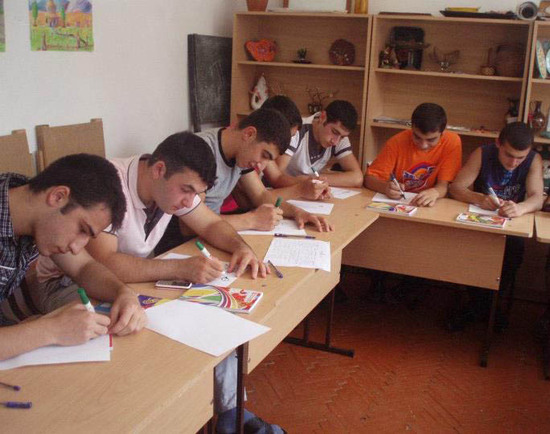 Ребята получили задание. Ребята получили задание.