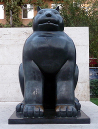 Скульптура "Кот" работы Фернандо Ботеро. Армения, Ереван, Центр искусств "Гафесчян". Фото Армине Мартиросян для "Кавказского узла"