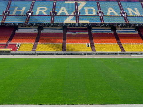 Футбольное поле стадиона "Раздан". Армения, Ереван, сентябрь 2012 г. Фото Армине Мартиросян для "Кавказского узла"