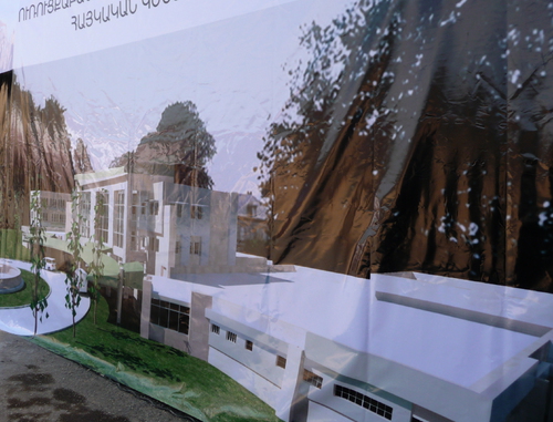 Проект "Армянского онкологического центра превосходства". Ереван, 30 октября 2012 г. Фото Армине Мартиросян для "Кавказского узла"