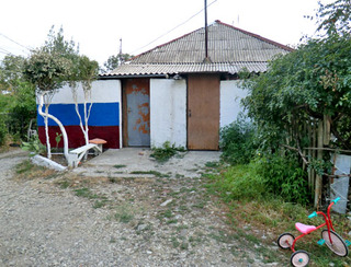 Так выглядят квартиры-бараки в поселке Майский. Краснодарский край, сентябрь 2012 г. Фото Натальи Дорохиной для "Кавказского узла" Так выглядят квартиры-бараки в поселке Майский. Краснодарский край, сентябрь 2012 г. Фото Натальи Дорохиной для "Кавказского узла"