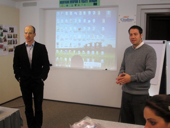 Томас Рейнолдс (справа) - директор международной организации СARE на Кавказе и Энтони Фореман &ndash; директора нашего проекта.