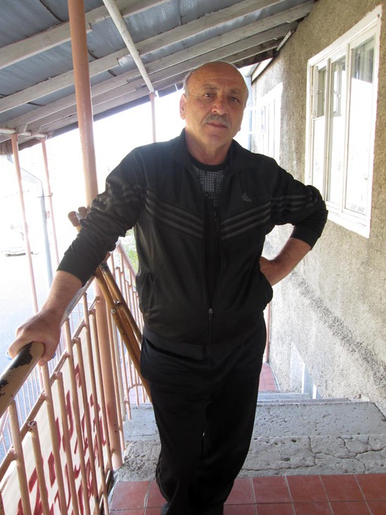 Эдик Сафарян, появились проблемы с позвоночником, несколько лет был колясочником, теперь ходит на костылях… Эдик Сафарян, появились проблемы с позвоночником, несколько лет был колясочником, теперь ходит на костылях…