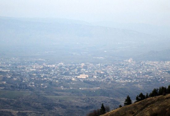 Степанакерт в дымке. Минут через 20 я уже дома... Степанакерт в дымке. Минут через 20 я уже дома...