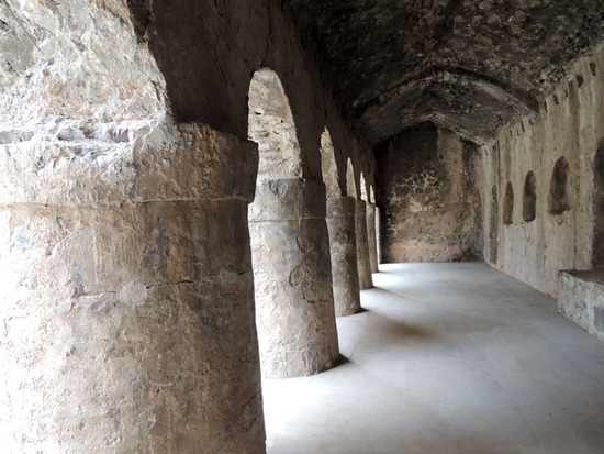 Зала притвор церкви Арзу хатун. Зала притвор церкви Арзу хатун.