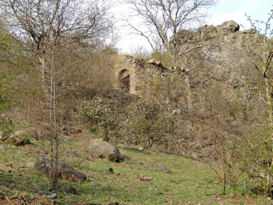 Остатки часовни. Остатки часовни.