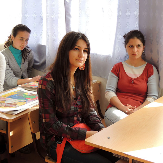 Волонтёры нашей НПО Лика и Армине (на переднем плане). Волонтёры нашей НПО Лика и Армине (на переднем плане).