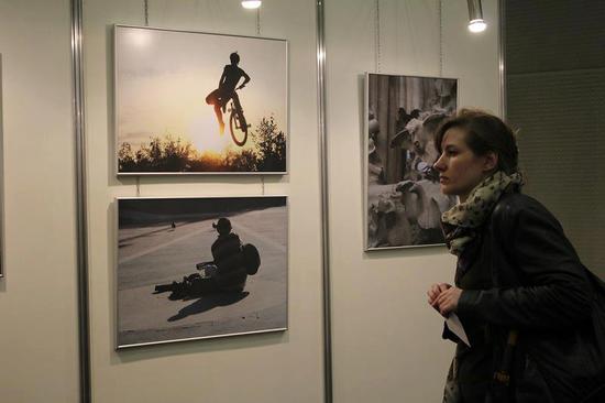 Фотовыставка работ Смбата Мелконяна. Посетители. Фотовыставка работ Смбата Мелконяна. Посетители.