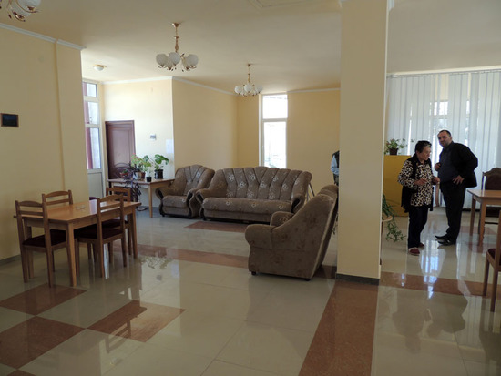 Зал администрации села Бердадзор. Такого зала я у нас, в наших сёлах и райцентрах, ещё не видел. Зал администрации села Бердадзор. Такого зала я у нас, в наших сёлах и райцентрах, ещё не видел.