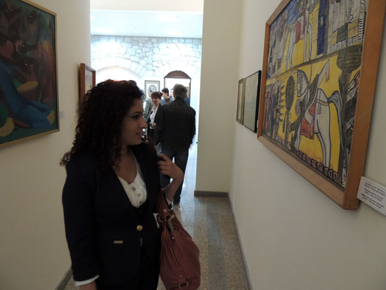 Посетительница галереи. Посетительница галереи.