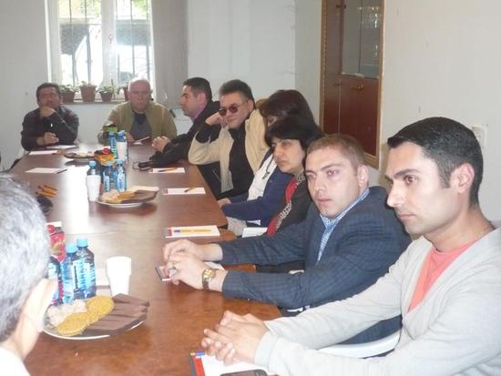 Молодые студенты говорят о перемирии... Молодые студенты говорят о перемирии...