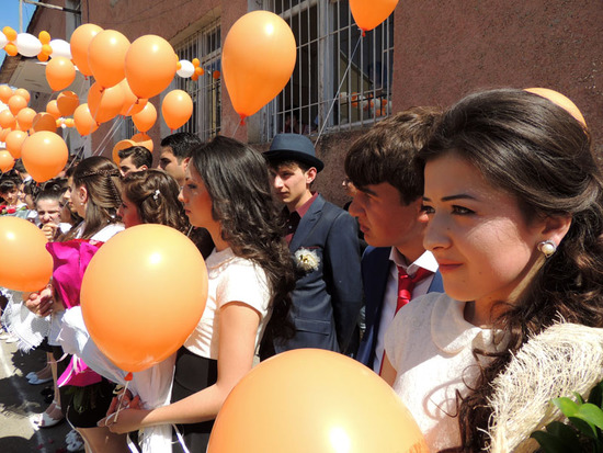 Нмного обидно, что это не их последний звонок...