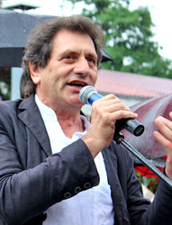 Ректор театрального института им. Б.Щукина Евгений Князев на церемонии открытия памятника. Владикавказ, 8 июня 2013 г. Фото Дмитрия Тамерланова для "Кавказского узла"