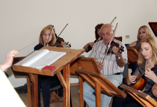 Национальный оркестр народных инструментов проводит репетицию в помещении Дворца культуры ОЗАТЕ. Северная Осетия, Владикавказ, 7 июня 2013 г. Фото Эммы Марзоевой для "Кавказского узла"