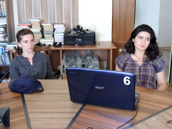 Слева на право: Гаяне и Мариам.