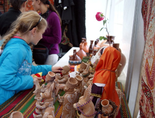 Ярмарка дагестанской продукции на ВВЦ. Балхарские глиняные игрушки. Москва, 31 августа 2013 г. Фото Натальи Крайновой для "Кавказского узла"