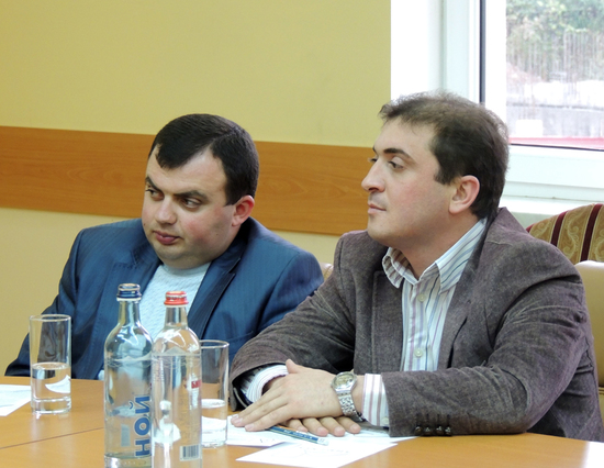 Вопросы задают Ваграм Погосян, представитель партии Вопросы задают Ваграм Погосян, представитель партии