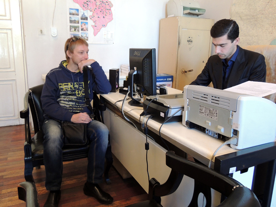 В консульском отделе МИД НКР. В консульском отделе МИД НКР.