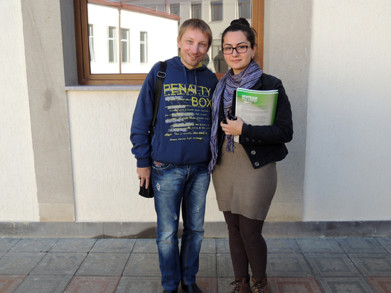 Фото на память: Виктор и председательшкольного совета Анаит. Фото на память: Виктор и председательшкольного совета Анаит.