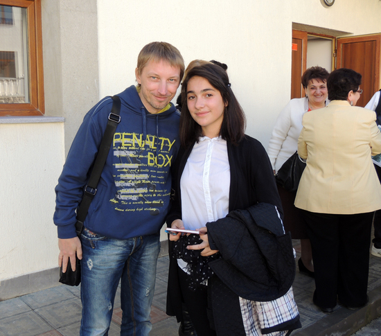 Фото на память: Виктор и Гаяне, читавшая его стихи. Фото на память: Виктор и Гаяне, читавшая его стихи.