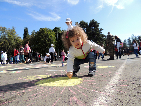 Малышка Софа нарисовало Солнце... Малышка Софа нарисовало Солнце...