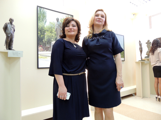 Елена Дадаян, директор картинной галереи г.Степанакерта (слева) и Лусине Григорян директор государственного музея изобразительных искусств. Елена Дадаян, директор картинной галереи г.Степанакерта (слева) и Лусине Григорян директор государственного музея изобразительных искусств.