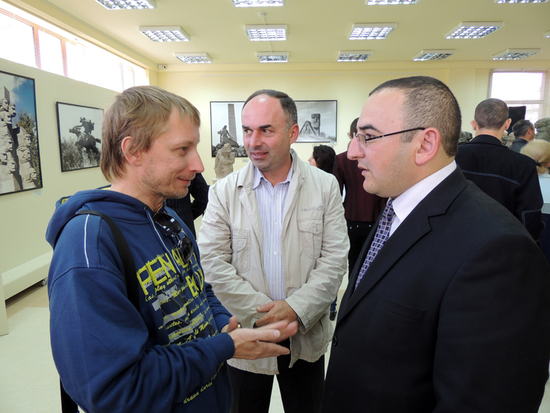 Виктор Коноплёв, Ашот Бегларян и Лерник Акопян, замминистра культуры НКР. Виктор Коноплёв, Ашот Бегларян и Лерник Акопян, замминистра культуры НКР.