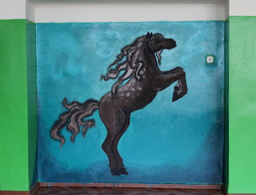 Роспись в интерьере Республиканского психоневрологического  диспансера, выполненная студентами колледжа дизайна КБГУ. КБР, Чегем, октябрь 2013 г. Фото Дарьи Безверховой и Аланы Губаревой для "Кавказского узла"