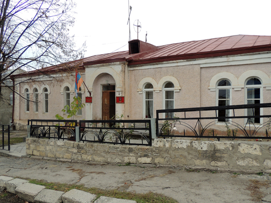 Одно из административных зданий Бердзора. "Кавказский Узел" Одно из административных зданий Бердзора. "Кавказский Узел"