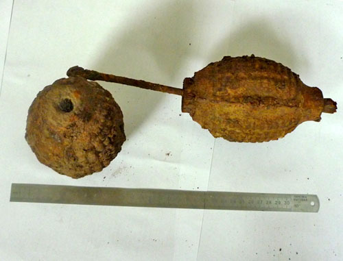 Гранаты времен Гражданской войны в России. Кабардино-Балкария, 22 апреля 2014 г. Фото Людмилы Маратовой для "Кавказского узла"