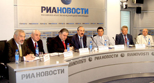 «Круглого стол» «Народы России и Грузии за мир и взаимопонимание». Фото "Кавказского Узла"