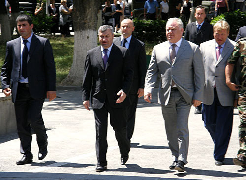 Слева Эдуард Кокойты, справа Владимир Проничев. Фото "Кавказского Узла"
 