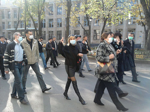 Акция протеста против выбросов "Электроцинка". Владикавказ, 28 октября 2009 года. Фото "Кавказского Узла"