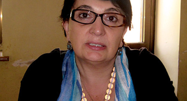 Баку, офис Азербайджанского общества защиты прав женщин имени Диляры Алиевой. Встреча активисток из Грузии и Южной Осетии. Глава Союза жен инвалидов и погибших воинов Грузии Манана Мебуке. 11 июня 2010 года. Фото "Кавказского Узла"