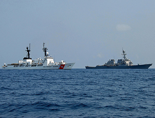 Корабли с гуманитарной помощью у берега Черного моря, Грузия, август 2008 года. Фото с сайта http://commons.wikimedia.org