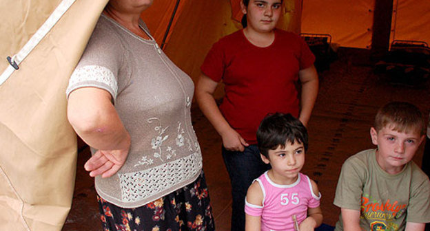 Беженцы из Южной Осетии в г. Гори. Сентябрь 2008 г. Фото: Интерпрессньюс