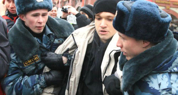 Задержаны участники акции в поддержку кубанских экологов. Москва, 17 марта 2012 г. Фото:  Иван Трефилов (RFE/RL)