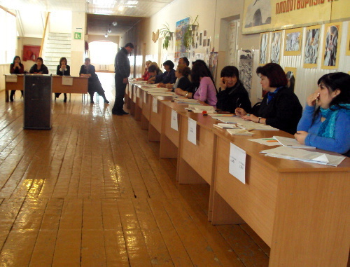 Избирательный участок в селе Гизель Пригородного района Северной Осетии. 4 марта 2012 г. Фото Эммы Марзоевой для "Кавказского узла"