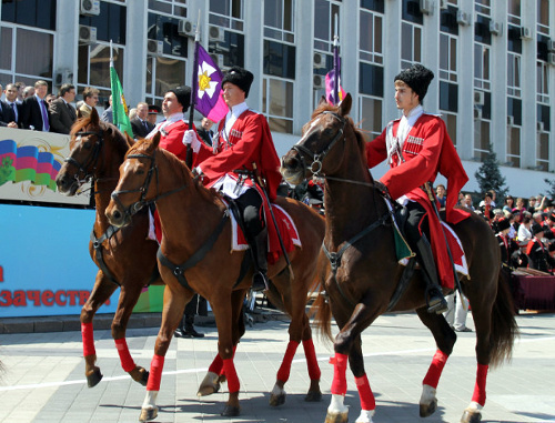 Участники казачьего парада,  посвященного годовщине подписания закона «О реабилитации репрессированных народов». Краснодар, 21 апреля 2012 г. Фото Никиты Серебряникова для "Кавказского узла"
