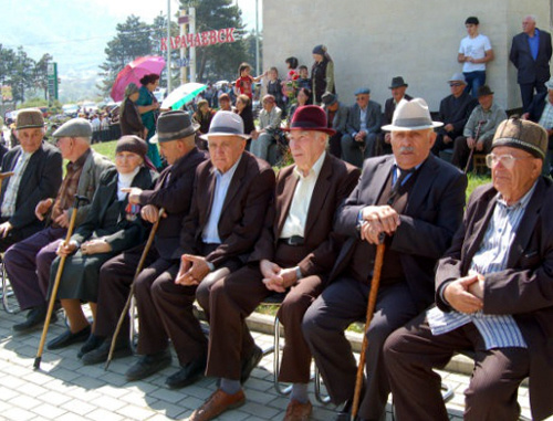 На торжественном мероприятии в День возрождения карачаевского народа. КЧР, Карачаевск, 3 мая 2012 г. Фото: kchr.info