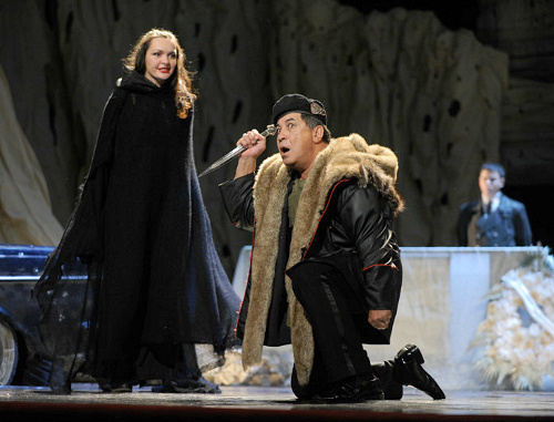 Cцена из спектакля  «Ричард III» Оренбургского драматического театра им. М. Горького. Фото предоставлено пресс-службой Сочинского концертно-филармонического объединения
