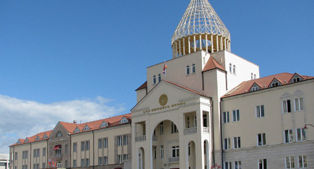 Нагорный Карабах, Степанакерт, здание парламента. Фото: http://hairapetyan.livejournal.com