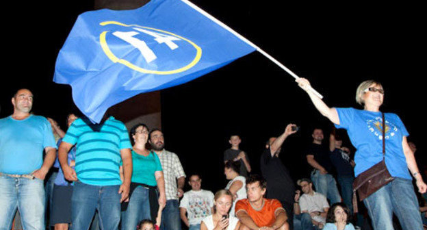 Ликующие сторонники "Грузинской мечты". Тбилиси, 2 октября 2012 г. Фото Азиза Каримова для "Кавказского узла"
