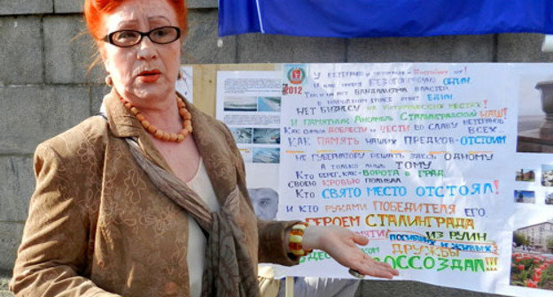 Зоя Малыгина во время пикета в защиту набережной от застройки в Волгограде. 6 октября 2012 г. Фото Татьяны Филимоновой для "Кавказского узла"
