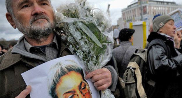 Пикет памяти Анны Политковской в Новопушкинском сквере. Москва, 7 октября 2012 г.  Фото: Антон Тушин/Ridus.ru