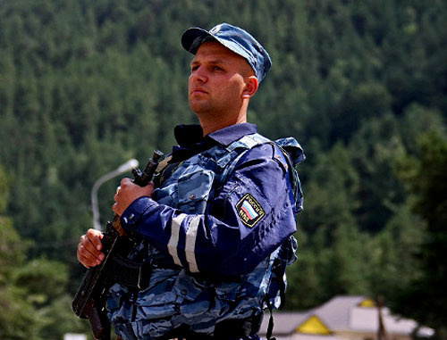 Сотрудник правоохранительных органов. Фото Владимир Аносов. ЮГА.ру
