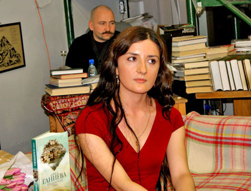 Алиса Ганиева во время презентации своей книги "Праздничная гора". Москва, 11 декабря 2012 г. Фото Натальи Крайновой для "Кавказского узла"
